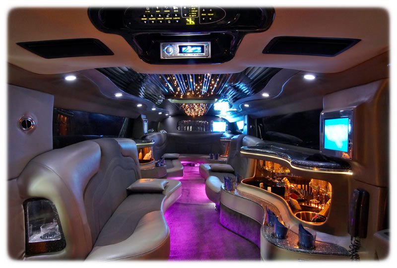 Stretchlimousine Hummer H200 Prag Flughafentransfers
