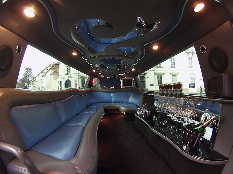 Stretchlimousine Ford Excursion Prag Flughafentransfers